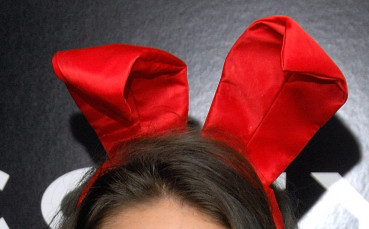 СНИМКИ: Заешките уши на Жозе, голите бедра на Пуйол и още много...