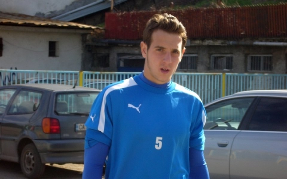 Талант от Левски счупи ръка по време на мач