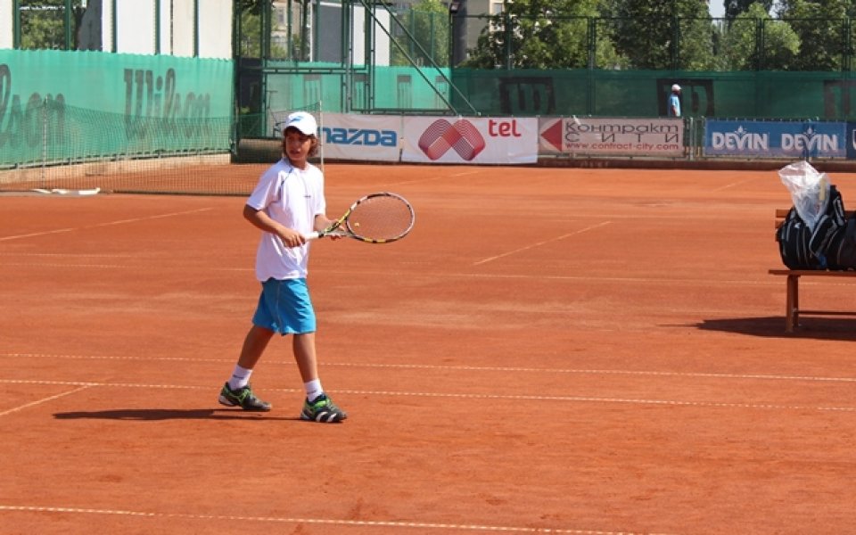 Два полуфинала за Адриан Андреев в Испания