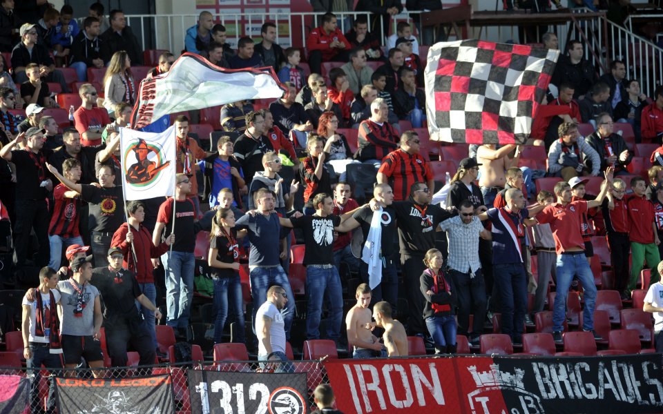 Локо Сф намали цената на сезонните карти