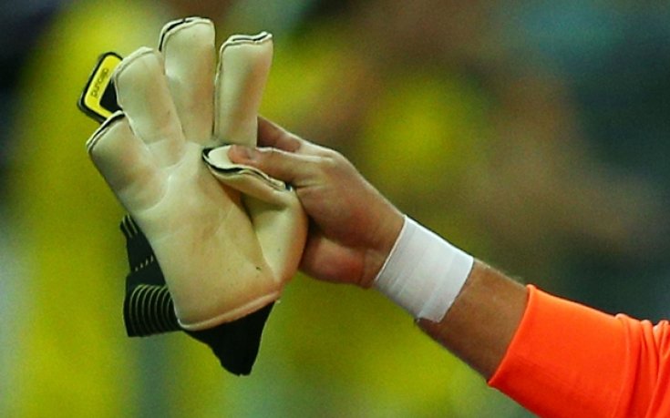 Домашен ремонт коства четири пръста и кариерата на вратар