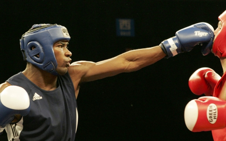 Известен кубински боксьор кълца с мачете свой колега и приятел