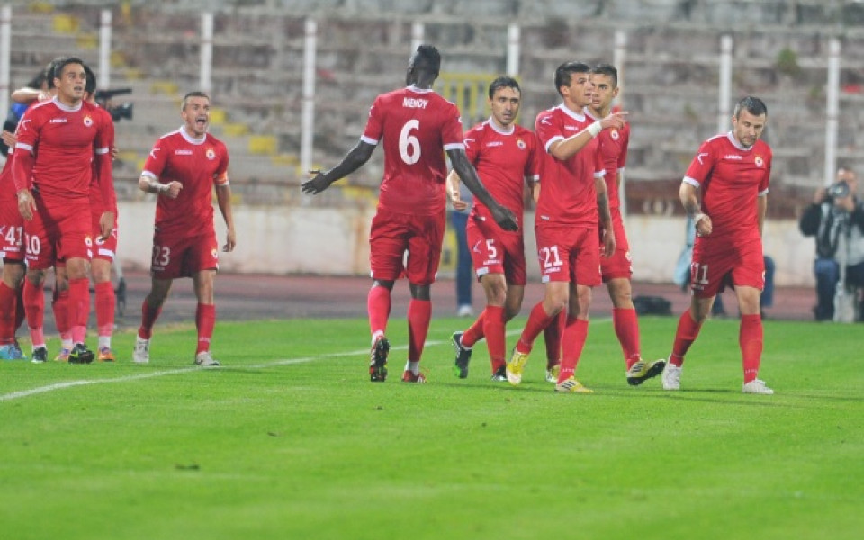 Никой не чува какво приказват от „Армията”