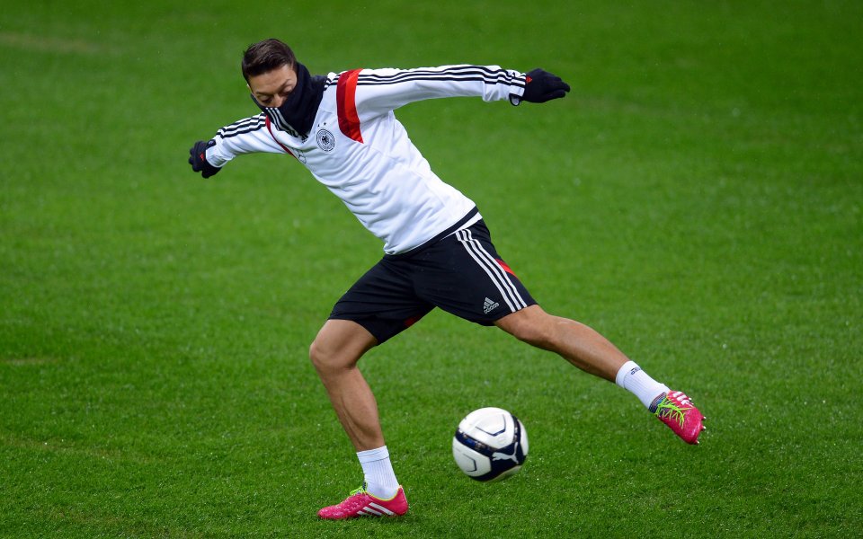 Венгер сравни Йозил със Зидан