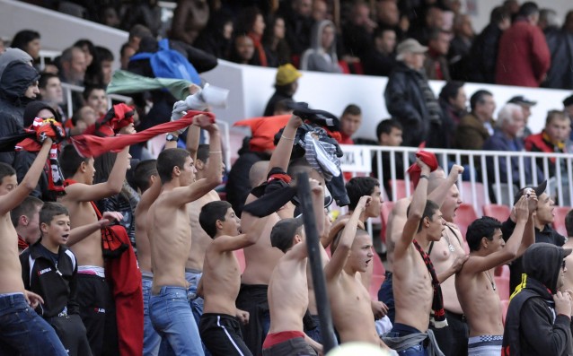 Феновете на Локомотив София бяха бесни от решението на ръководството