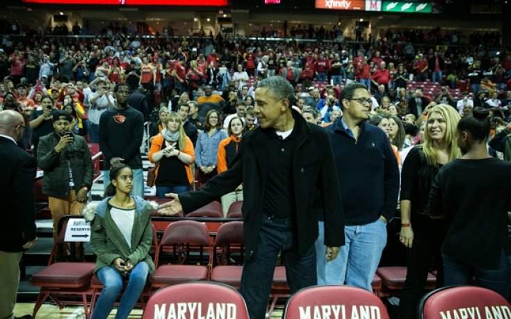 Обама заведе семейството на колежански баскетбол