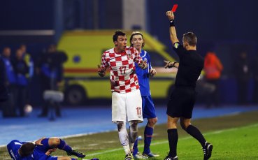 ВИДЕО: Загреб видя двете лица на Манджукич, но и билета за Световното