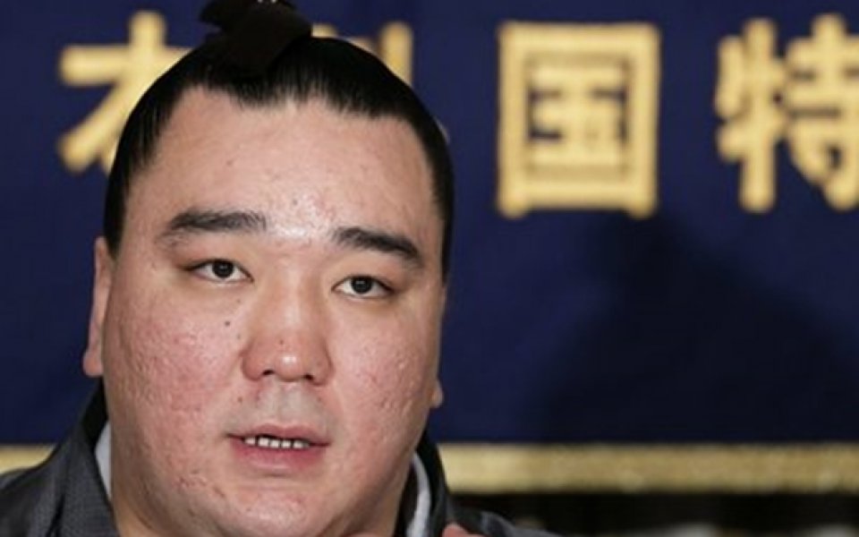 Харумафуджи спечели 6-та Купа на Императора, Даниел финишира с победа