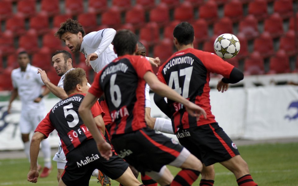 Равностойни сме с Черноморец, смятат в „Надежда“