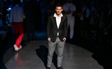 Снимки на модела Лионел Меси попаднаха в книга на Доменико Долче