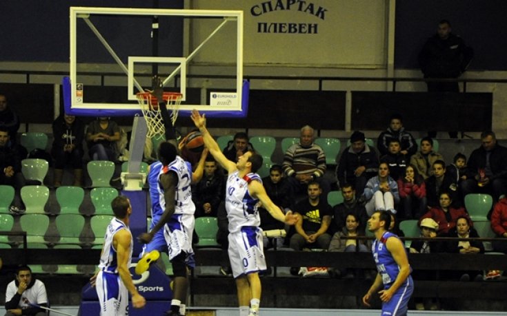 Левски взе своето от Плевен, но Спартак не се даде лесно