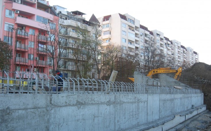 СНИМКИ: Започна събарянето на южната трибуна на стадион Христо Ботев