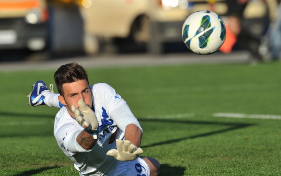 Мишо Иванов сменя Блажевич в групата на Левски, вдигнаха контузените за Нефтохимик