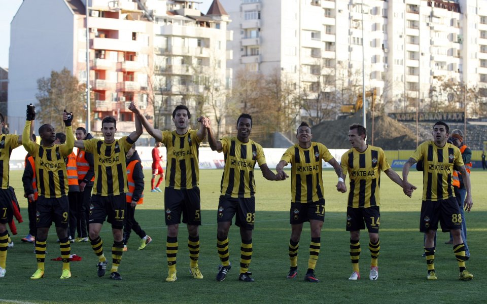 Разпуснаха Ботев Пловдив във ваканция