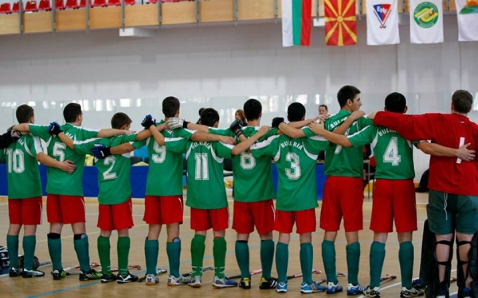 Юношите започнаха с две победи на Балканското по хокей в зала