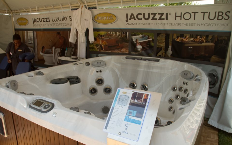 ВИДЕО: Радост след победа... всички заедно в джакузито