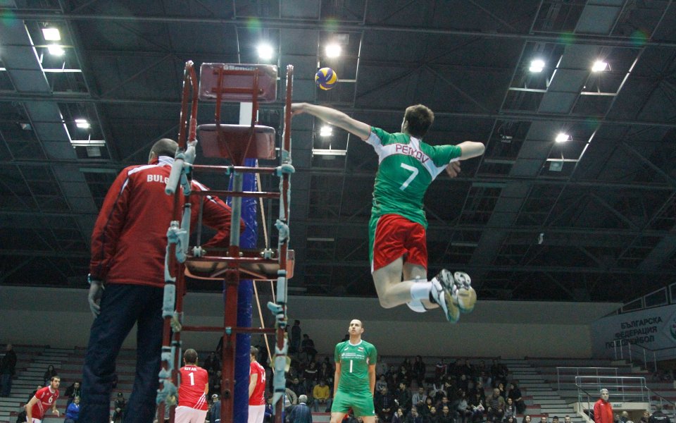 СНИМКИ: България изпрати 2013-а година с победа, на път за Чехия