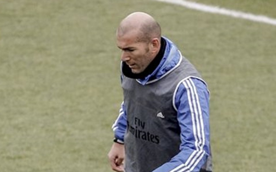 ВИДЕО: Зидан показа техника на последната тренировка на Реал