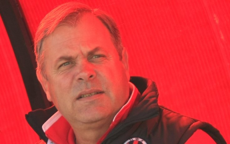 Локо Сф тества защитник, изпробван от Стоичков