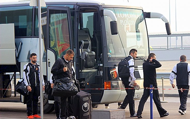 СНИМКИ: Сашо Станков и 9 футболисти тръгнаха за Испания, там ги чакат 5, останалите утре