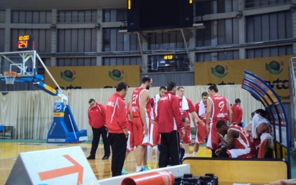 СНИМКИ: Лукойл победи Арис в контрола