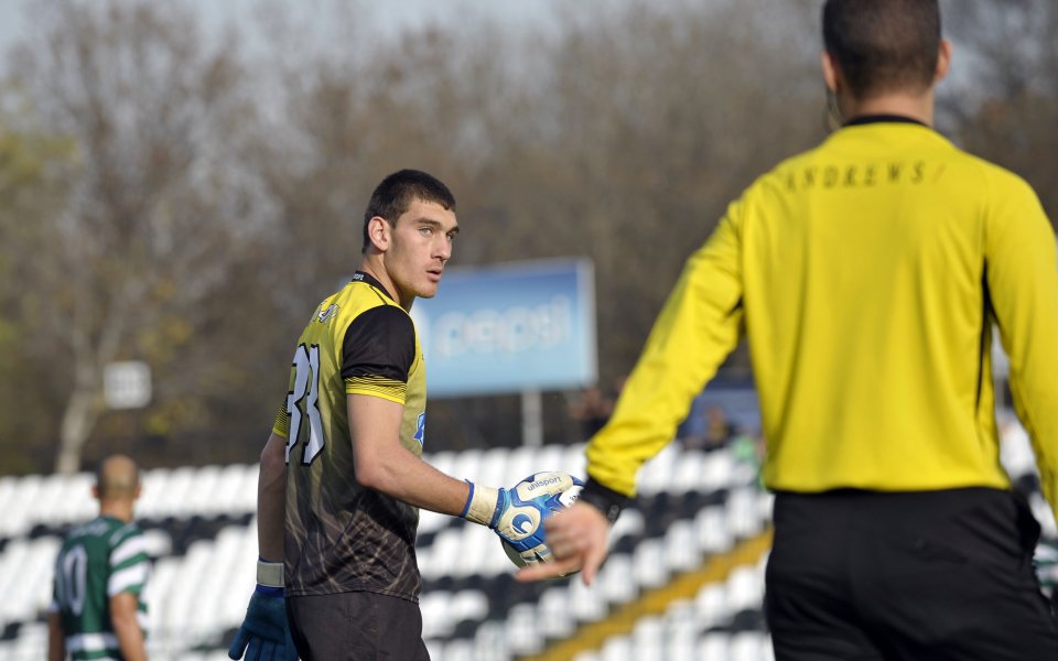 Георги Иванов има спешна нужда от вратар