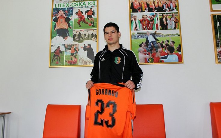 Горанов взе фланелката на Йеленкович