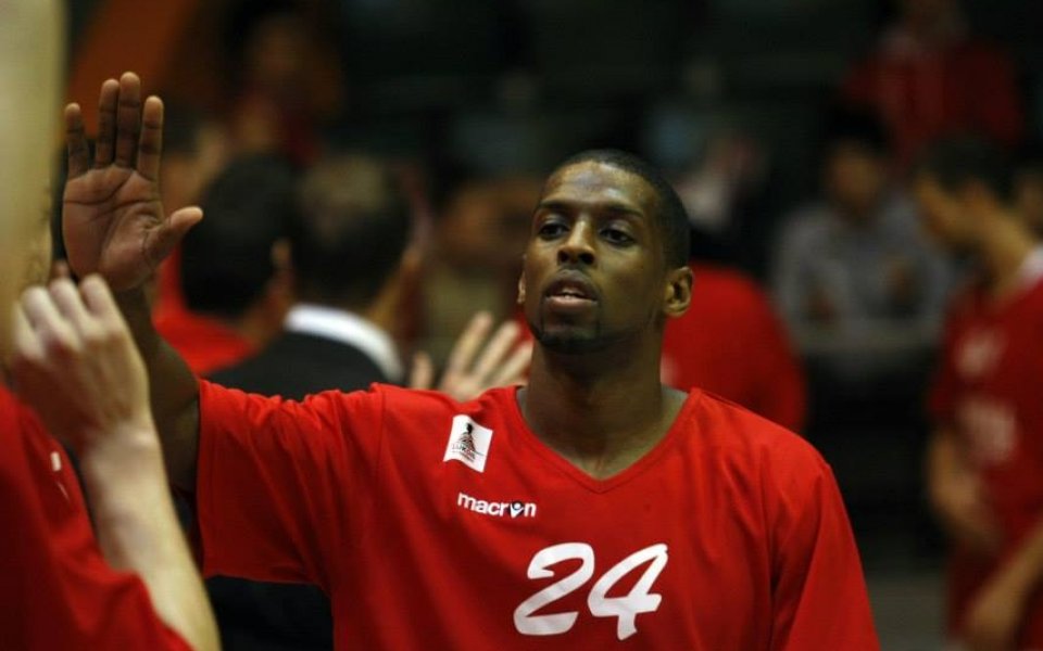 Тъкър вече тренира на 70% в Лукойл, Дън също с проблеми