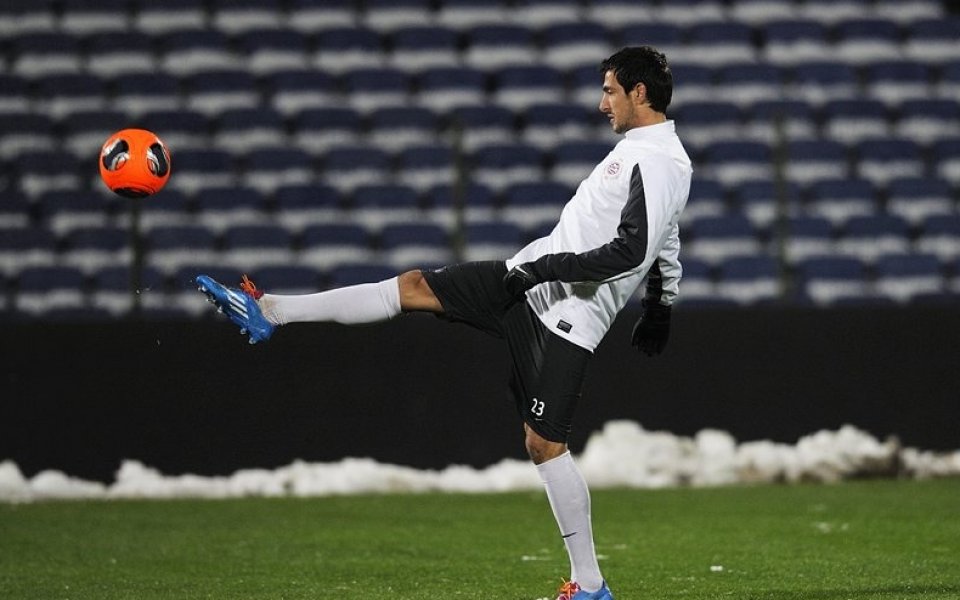 Треньор хвали Манолев, холандските медии също осъдиха ПСВ за отношението