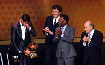 Шок! Майката на Роналдо се снимала за спомен с Меси