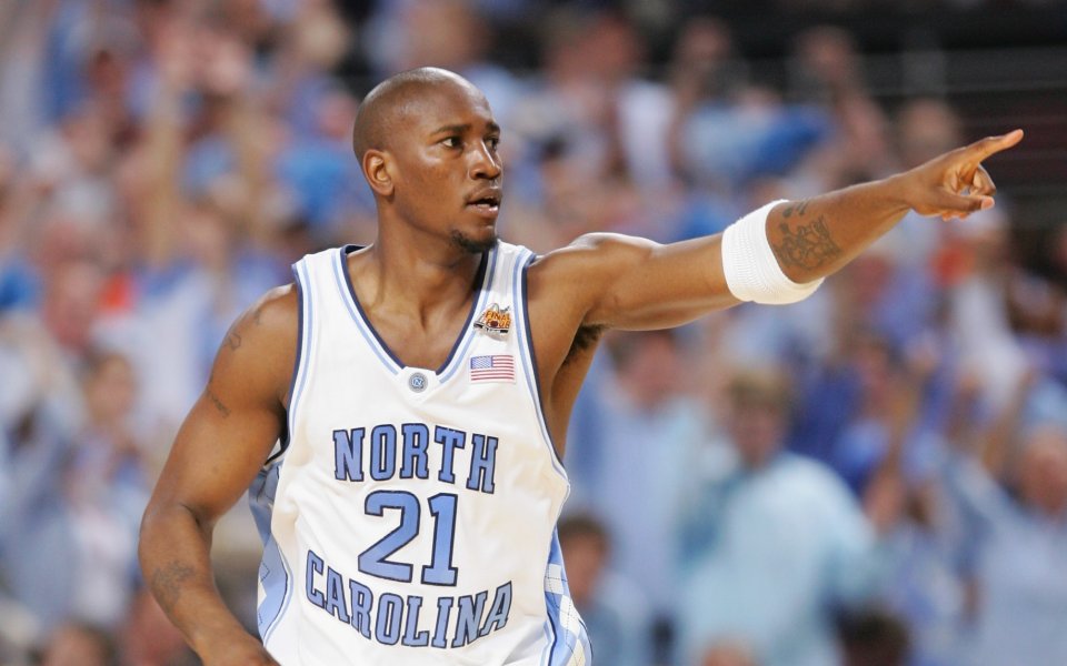 ВИДЕО: Изхвърлиха играч за три месеца, заради опит да удуши съперник