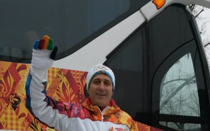 Генералният секретар на БОК бяга с олимпийския огън за Сочи