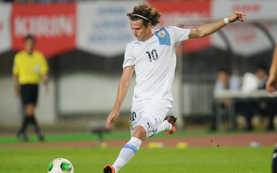 Диего Форлан подписва в Япония