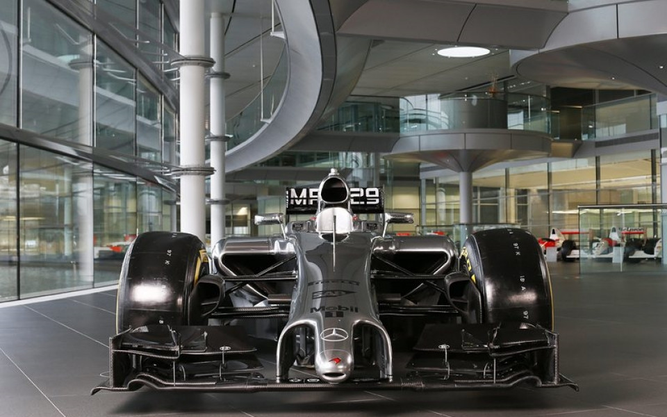 СНИМКИ: МакЛарън показа новия болид