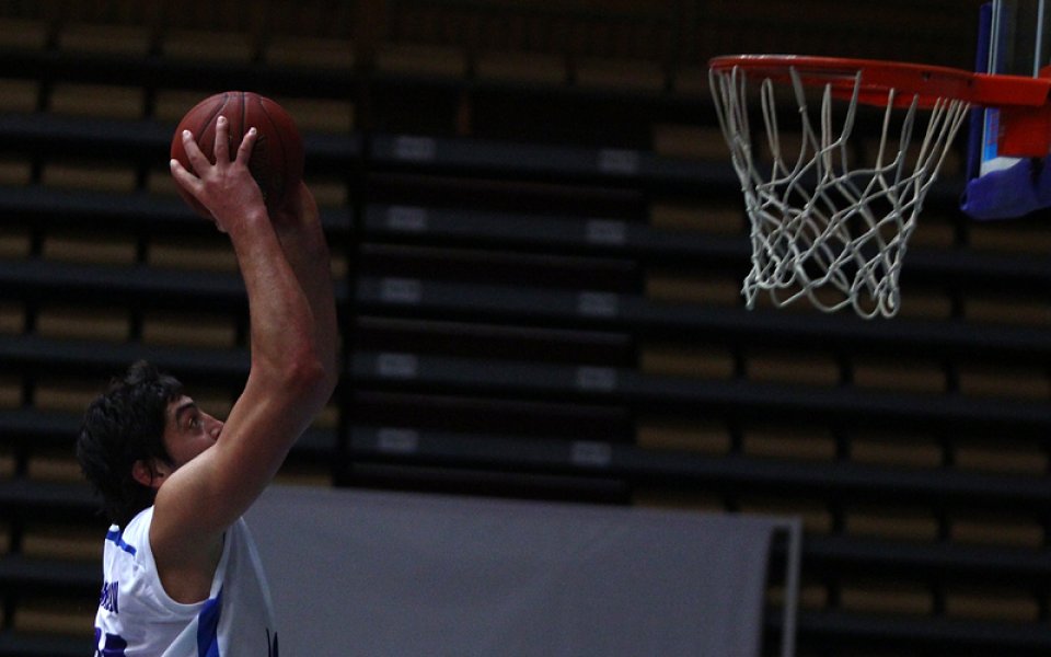 Левски с трудна победа над Ямбол, Лукойл разби Берое