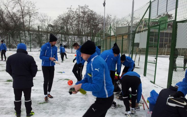 СНИМКИ: Левски тренира на изкуствена настилка в Черноморец