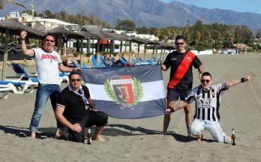 СНИМКИ: Фенове на Локо Пд дойдоха от Франция за да подкрепят тима в Марбея