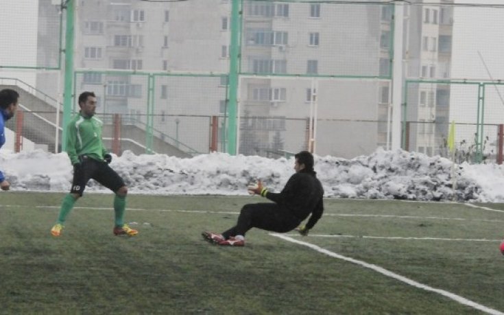 СНИМКИ: Берое разгроми аматьори в снежна приказка