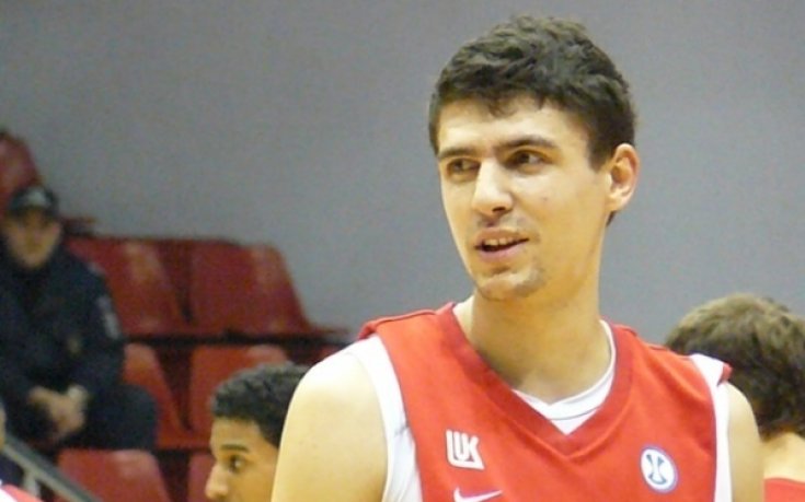 Ристе Стефанов подписа с Фени Индустри, завръща се след две години пауза