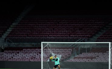 Валдес готов да остане в Барса – при определени условия