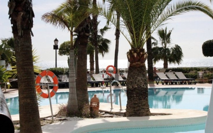 СНИМКИ: Хотелът и фитнесът, където живее и тренира Локо Пд в Естепона