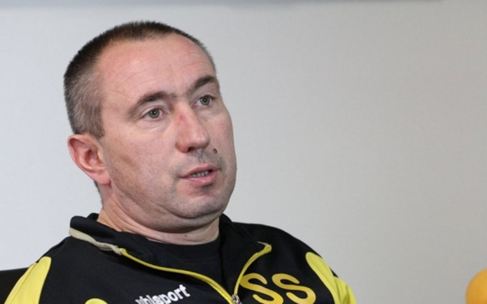 Българският специалист Станимир Стоилов е сред вариантите за нов треньор