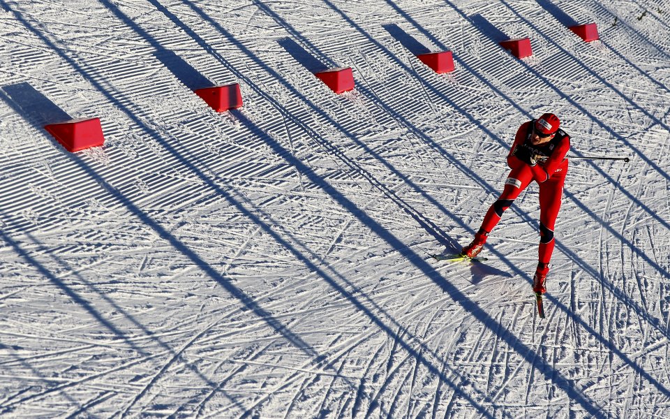 Клеметсен доминира при ски скоковете от северната комбинация