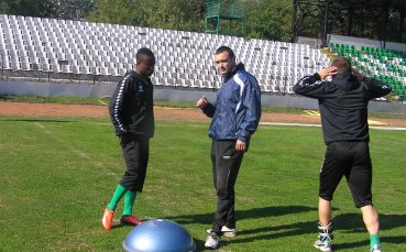 Окоро още в Испания, неуредици с документите го бавят за Черно море