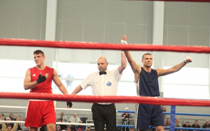 Тервел Пулев на финал след серия от аркади, участието му под въпрос