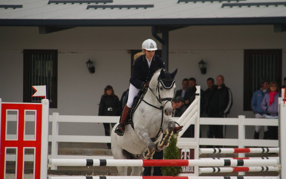 Катя Дунева ще участва с два чистокръвни коня на Тодоровден