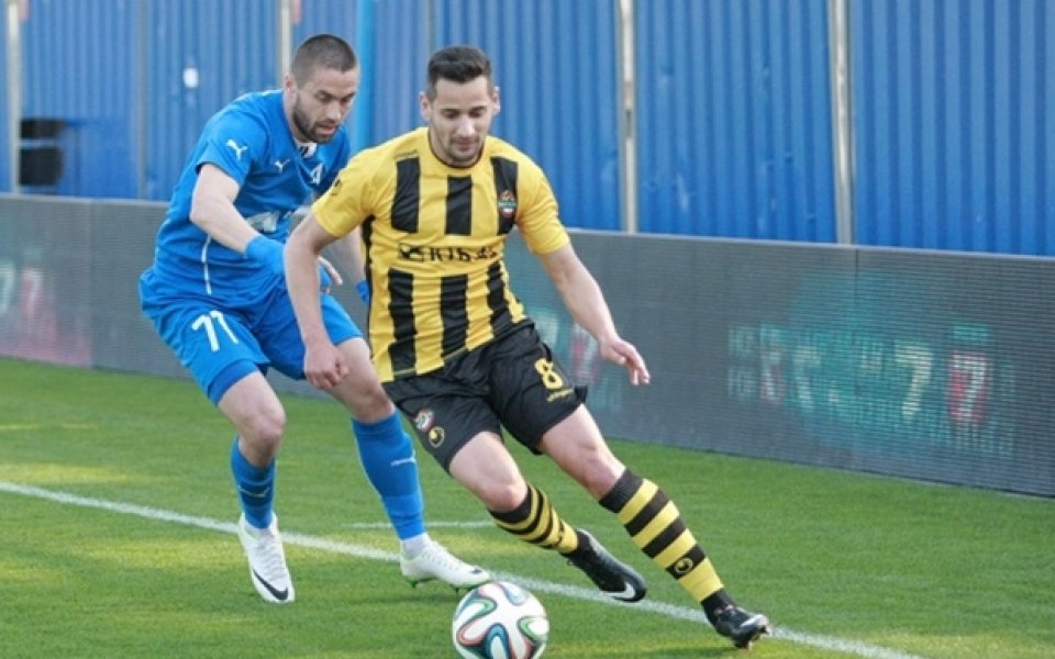 Стиснете ръката на Крумов