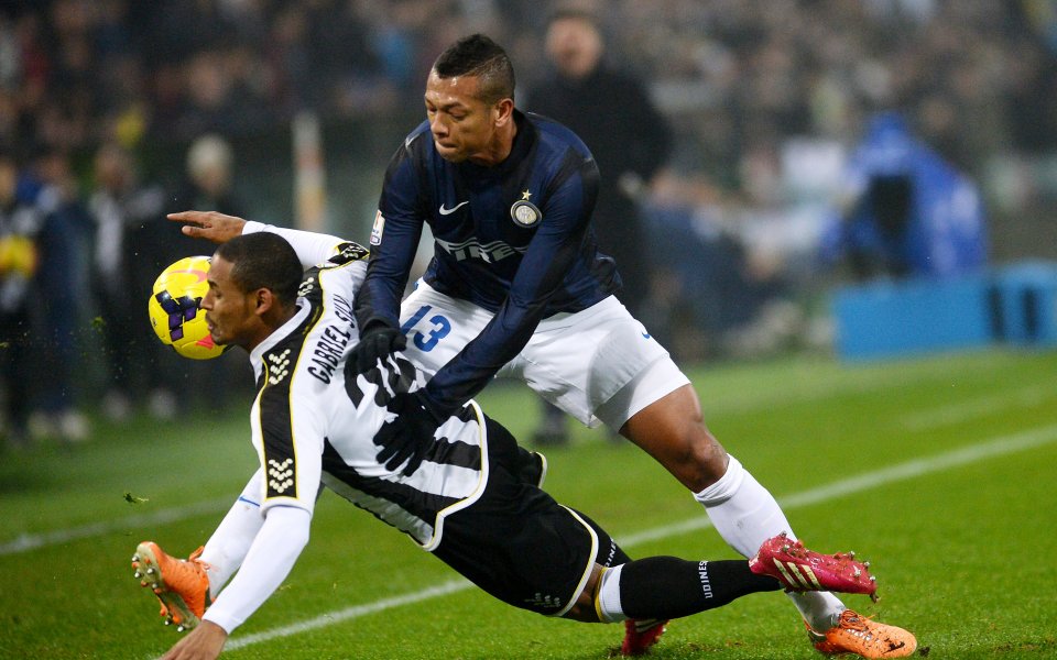 Гуарин продължи договора си с Интер