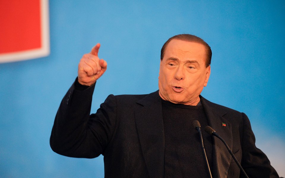 Берлускони обяви раздяла с 8 футболисти