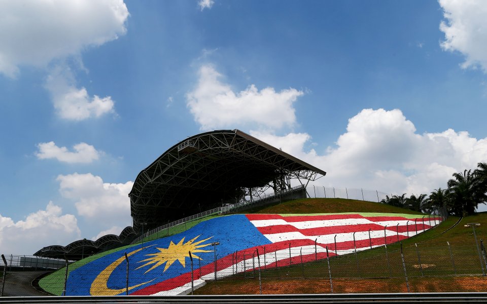 Пилотите от Формула 1 ще почетат жертвите от полет MH370